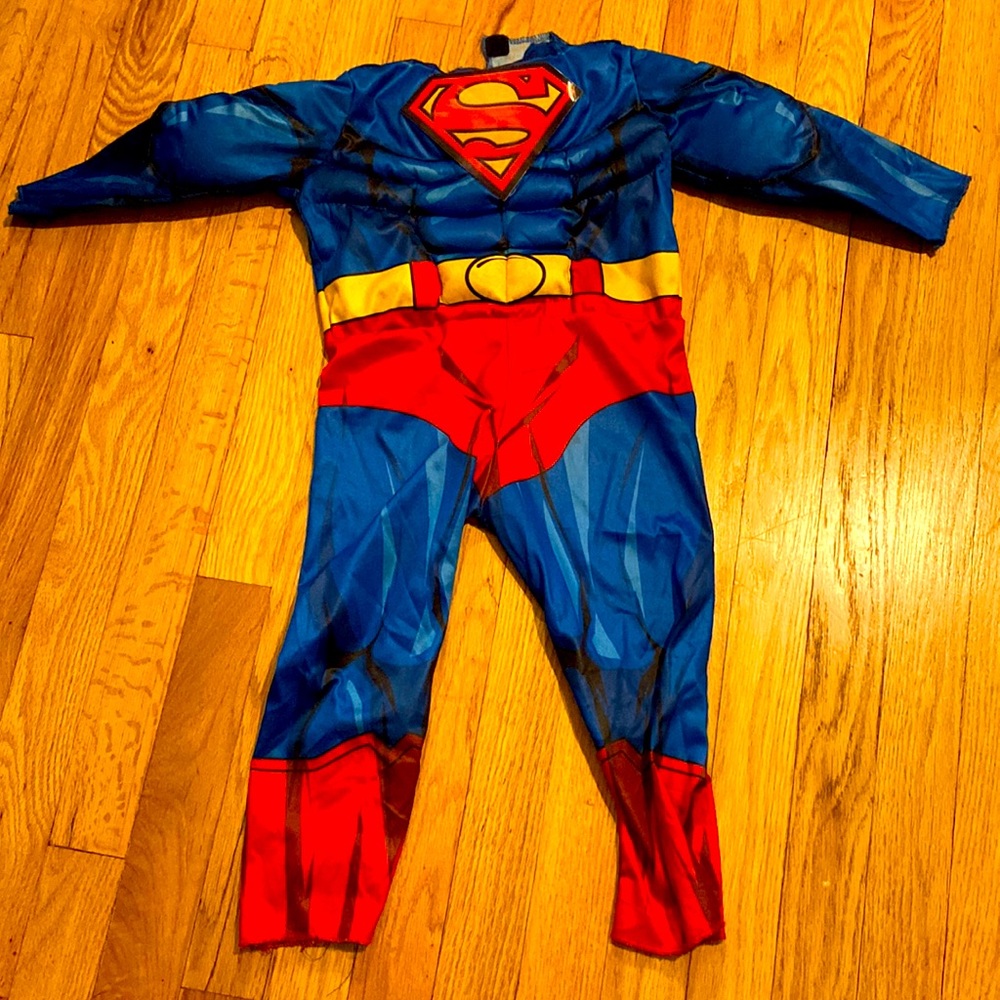 2 T Superman costume, very good condition